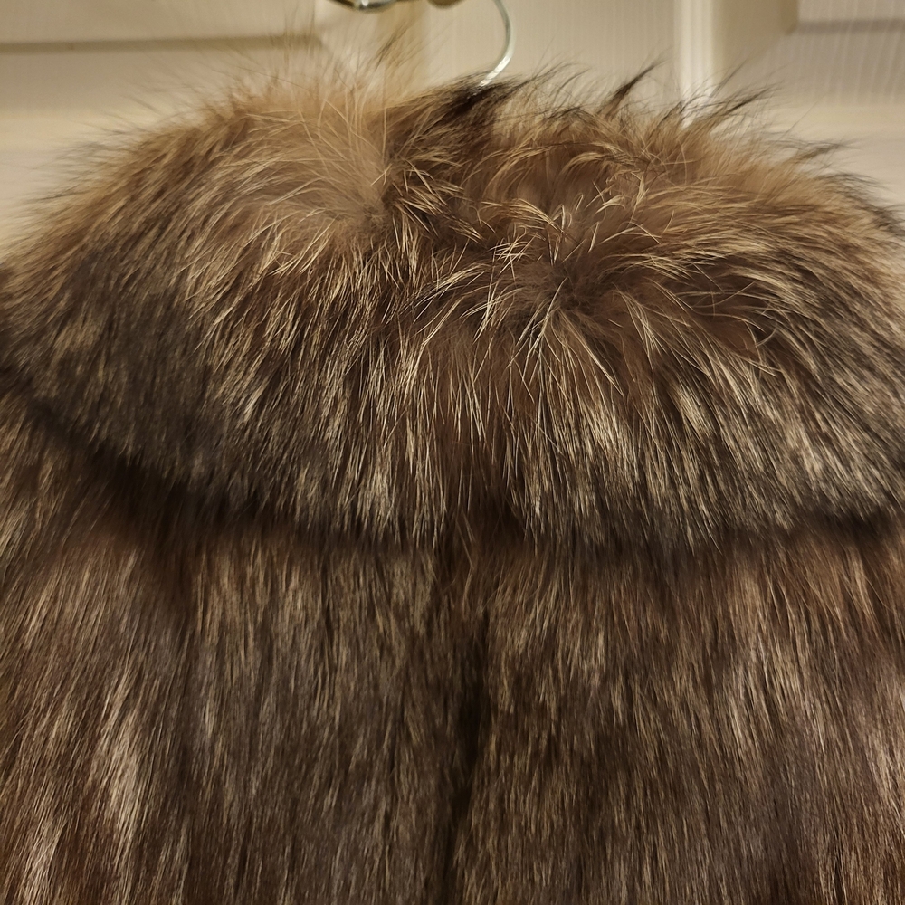 Saga Furs Luxurious Silver Fur Coat - Picture 4 of 8